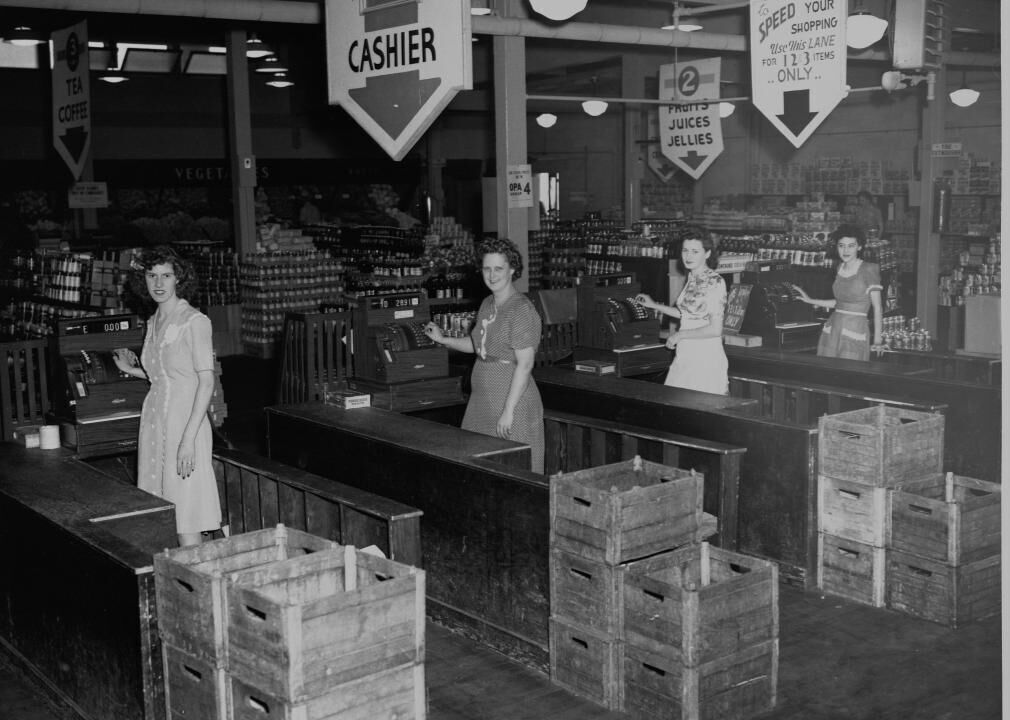 #7. Bookkeepers, cashiers, and accountants